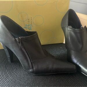 Mia  Womens Shoes Sz 7 Like New